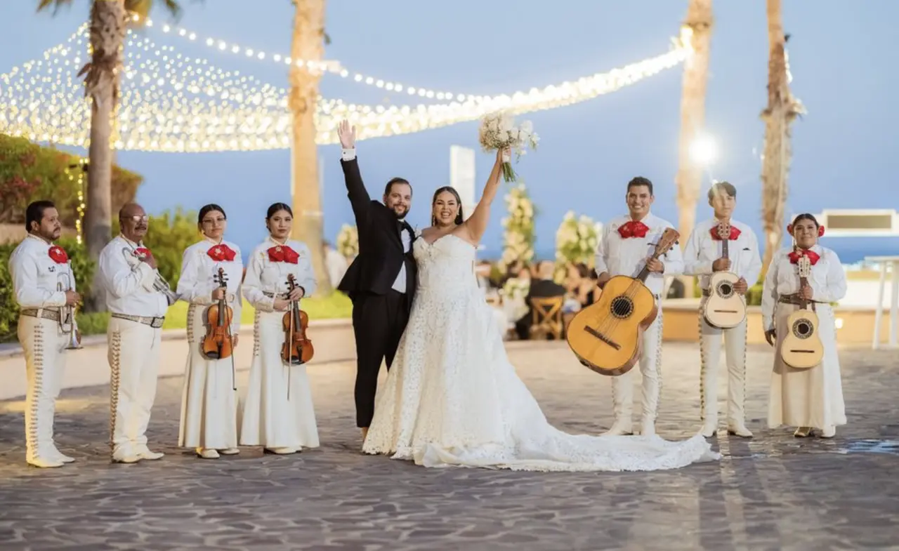 couples getting married at Pueblo Bonito Sunset Resort, Los Cabos 